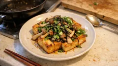 香ばしく焼いた厚揚げでひと味違う、しめじのしそ昆布和え