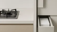 コンロ横の細長い引き出しがベタつく悩みをA4用紙の使い捨てケースで解決する方法